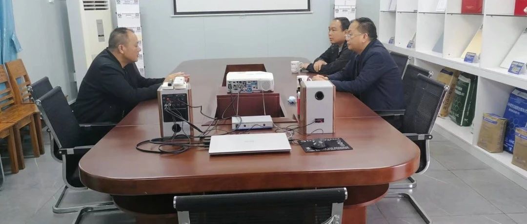 近日鐘山縣副縣長(zhǎng)鐘英平和有關(guān)部門(mén)負(fù)責(zé)人一行到我公司進(jìn)行調(diào)研工作